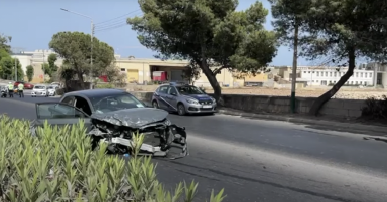 Msida’da Korkutan Kaza: Üç Araç Çarpıştı, Santa Lučija’lı Kadın Hayati Tehlikede