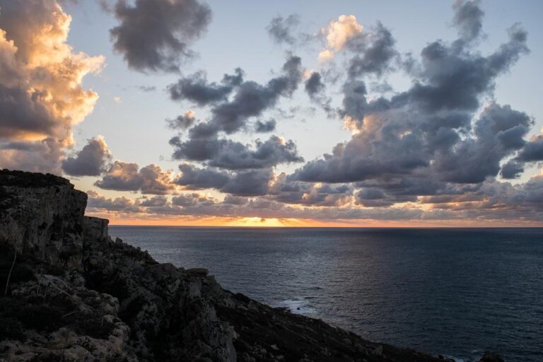 Mellieħa Kayalıklarından Düşen 3 Yaşındaki Çocuğun Durumu Kritik