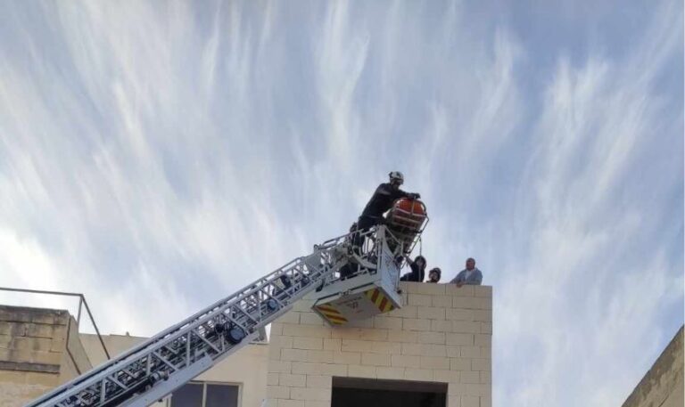 Ħamrun’daki İnşaat Alanında Meydana Gelen Kazada İşçi Hastaneye Kaldırdı